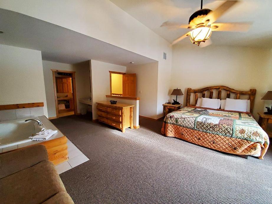 Grand Bear Resort At Starved Rock Utica Экстерьер фото
