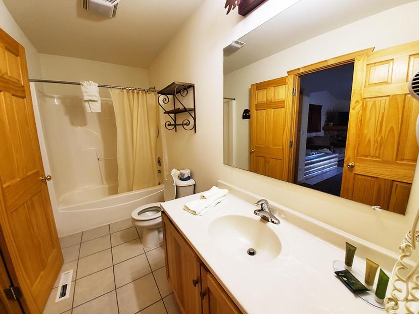 Grand Bear Resort At Starved Rock Utica Экстерьер фото