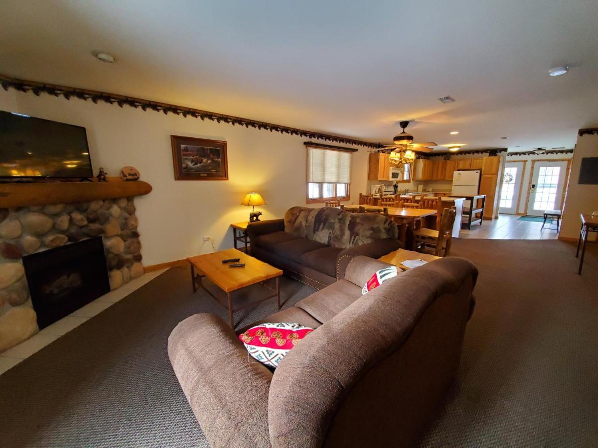 Grand Bear Resort At Starved Rock Utica Экстерьер фото